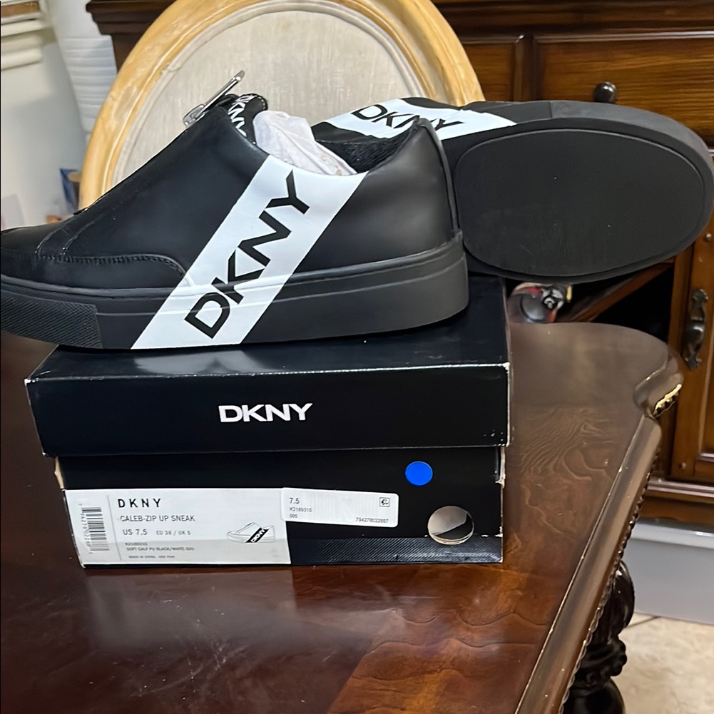Dkny Black Low-Top Sneakers Sleek Casual Design